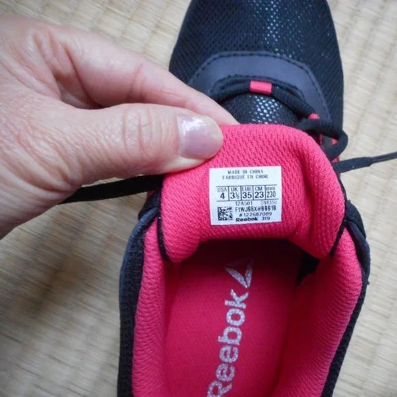 NEW-Reebok black pink sneakers Size 4 - Picture 4 of 7